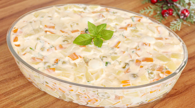Receita fácil e rápida de salada de batata com maionese para suas refeições
